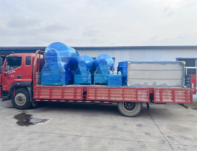 河南食品廠訂購真空滾揉機3臺，煮鍋2臺，晾肉架1臺，料車2臺發貨